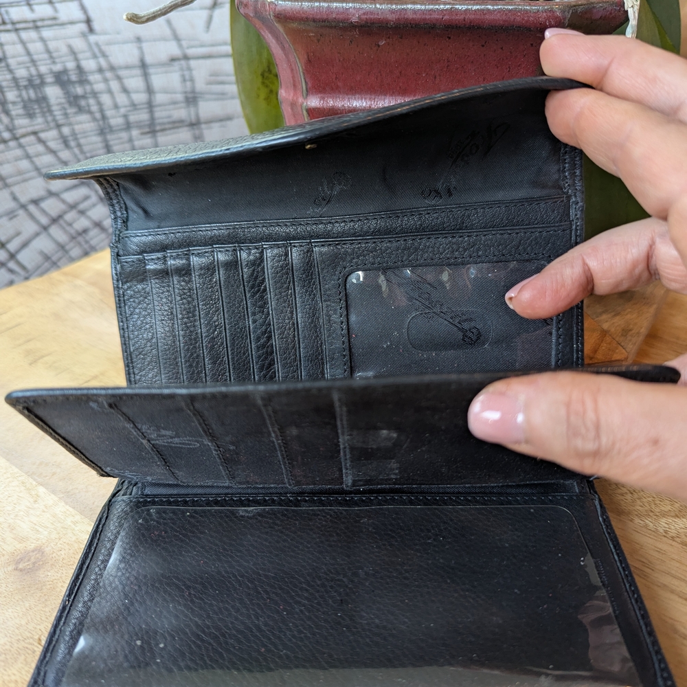 Textured Black Leather Vintage Wallet by Fossil - Picture 6 of 14